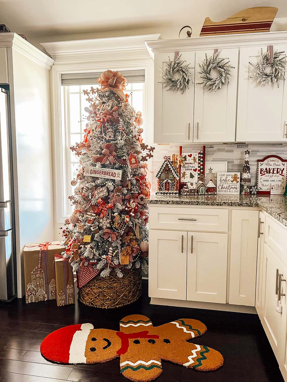 Gingerbread Kitchen Christmas Decor