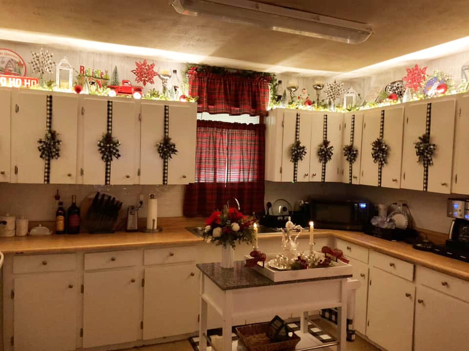 Kitchen Cabinet Cristmas Decor