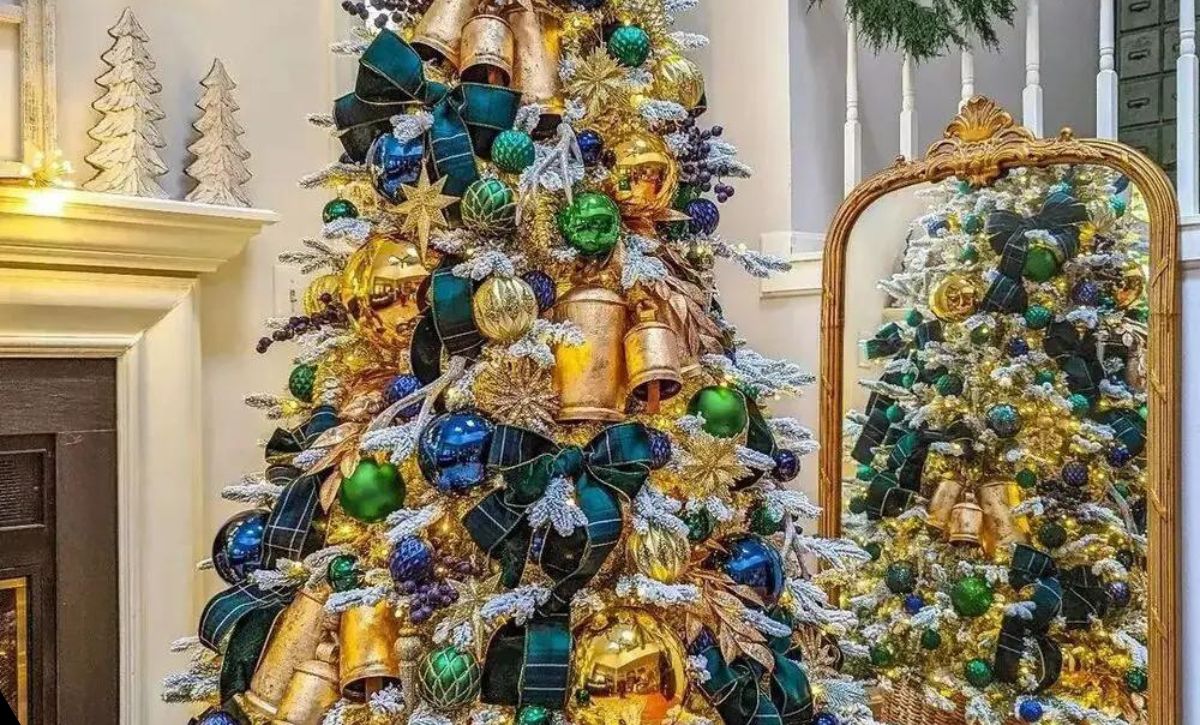 Blue and Gold Christmas Decor Ideas Elegant