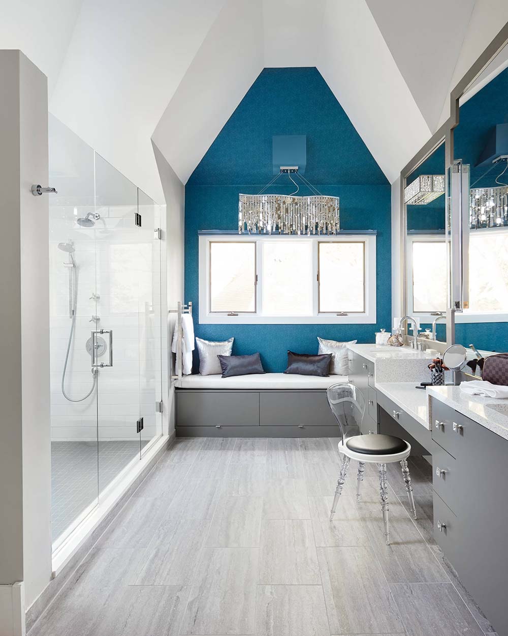 Large Bathroom With Seating