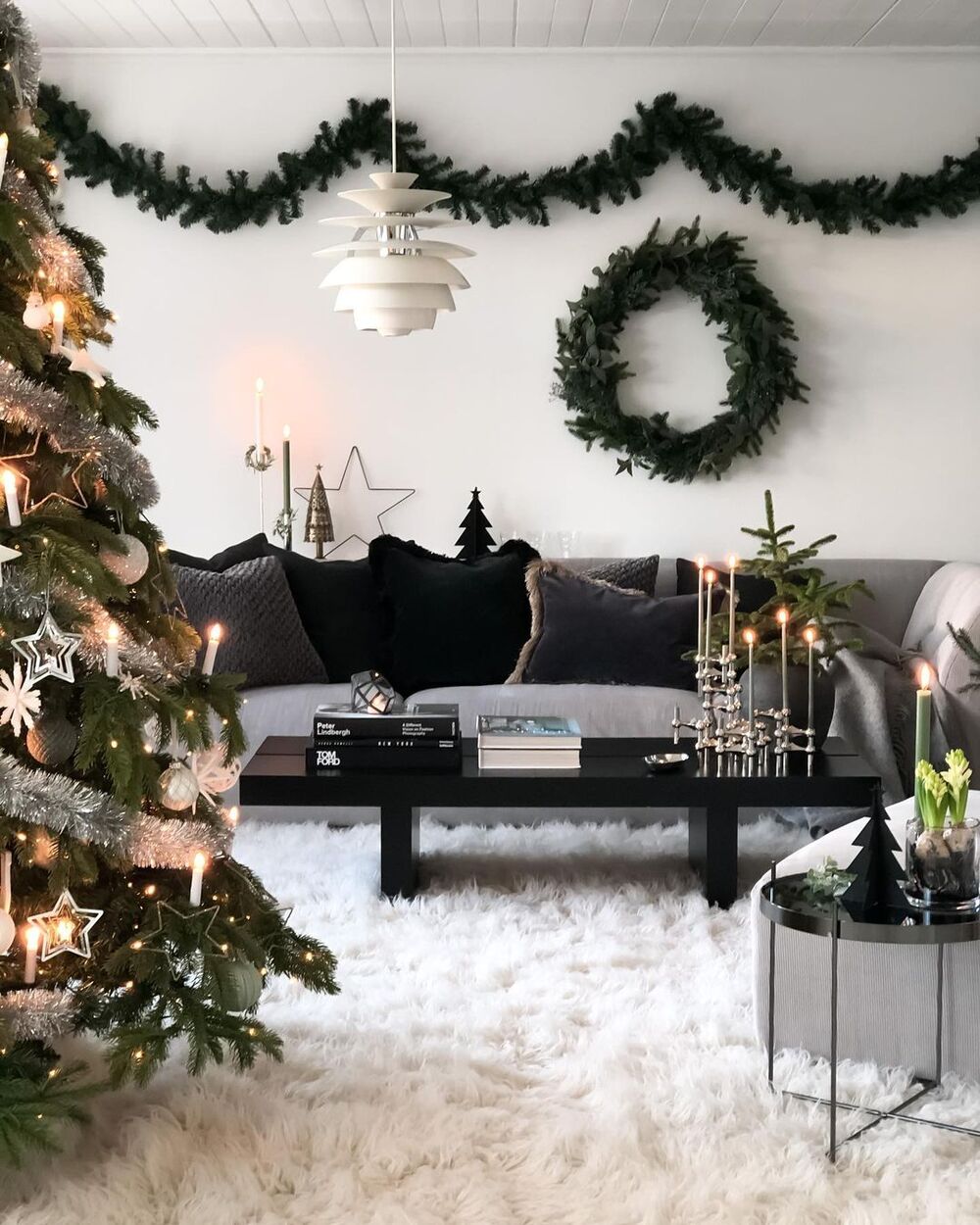 black and gold christmas decor 6