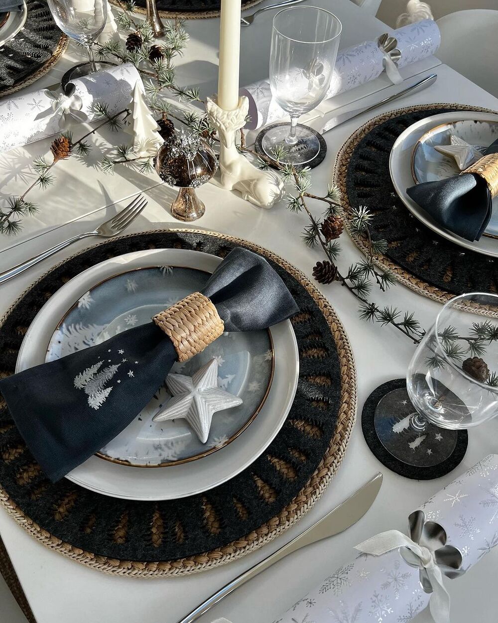 black and gold christmas decor 7