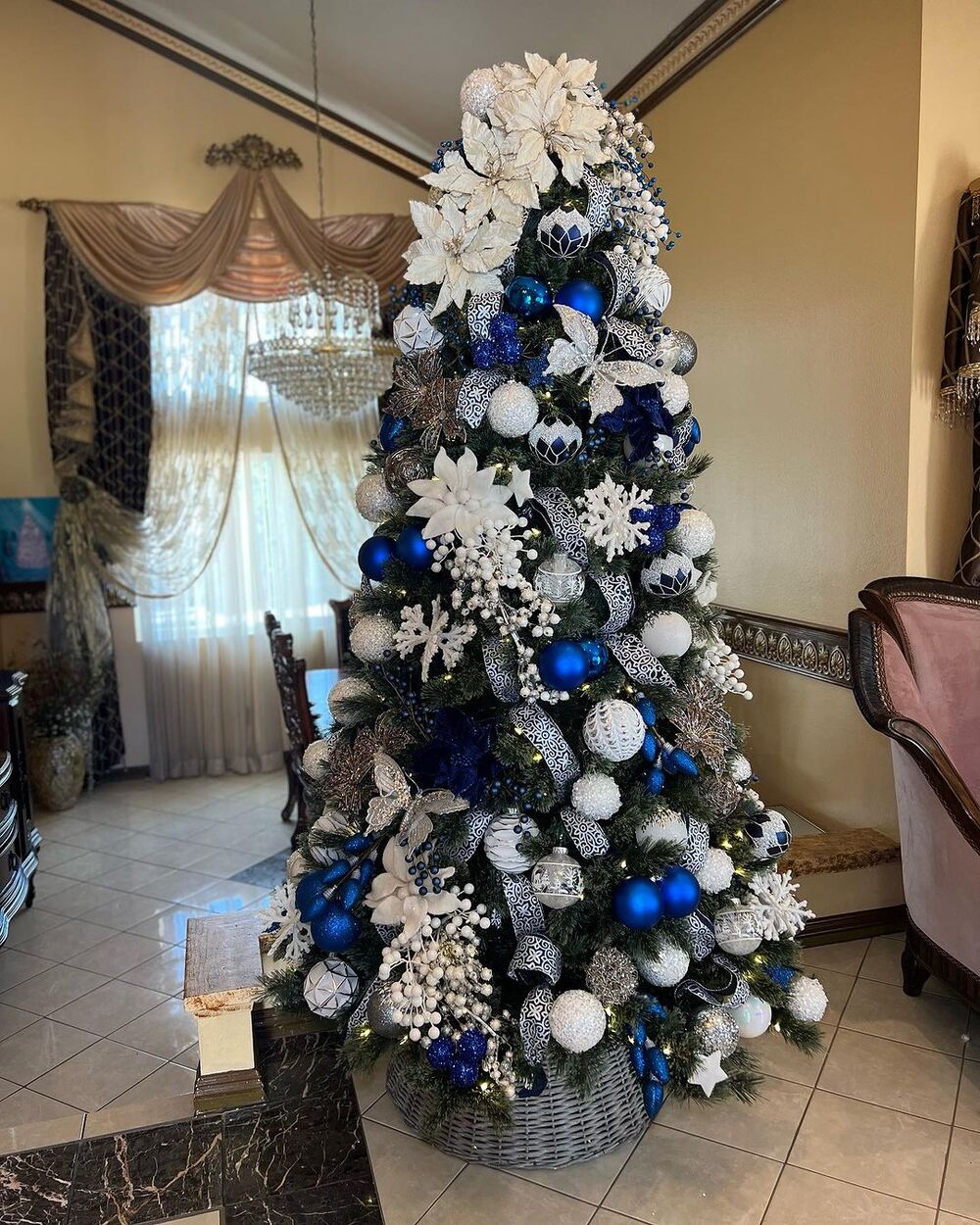 blue and gold christmas decor 1