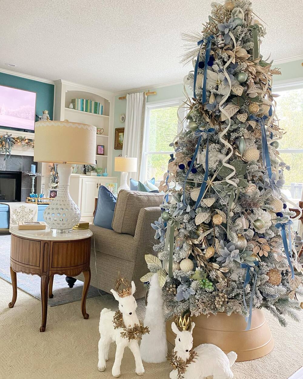 blue and gold christmas decor 4