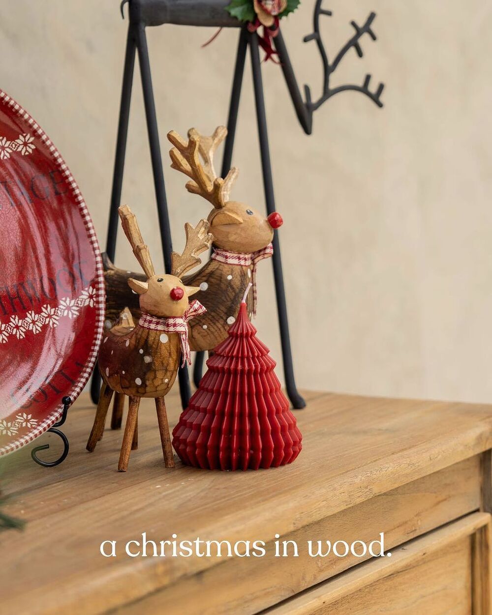 burgundy christmas decor 16