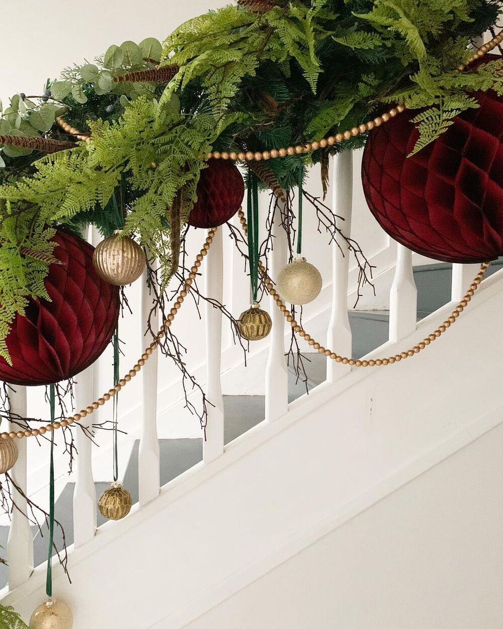 burgundy christmas decor 17