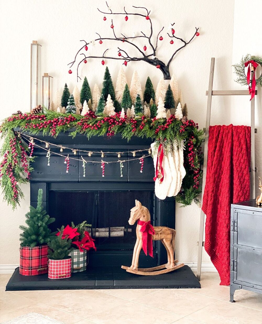 burgundy christmas decor 3