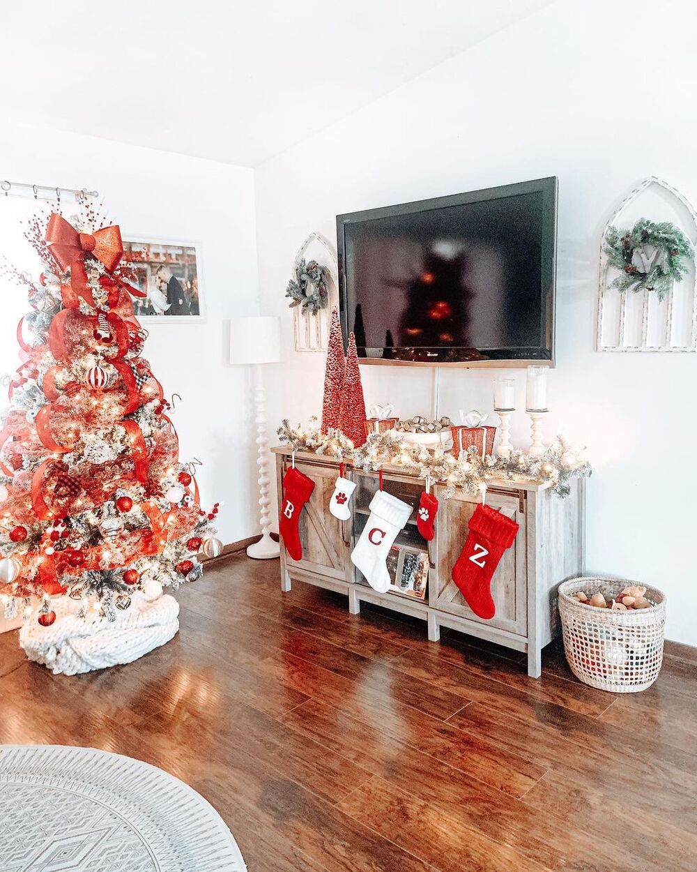 christmas tv stand decor 4