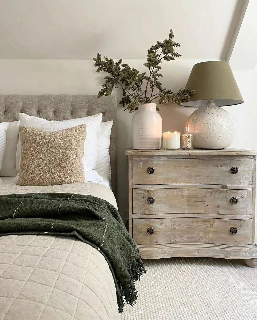 neutral holiday decor 12