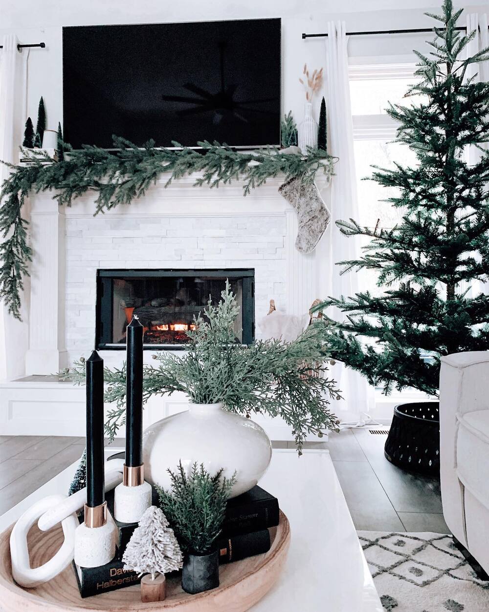 neutral holiday decor 19