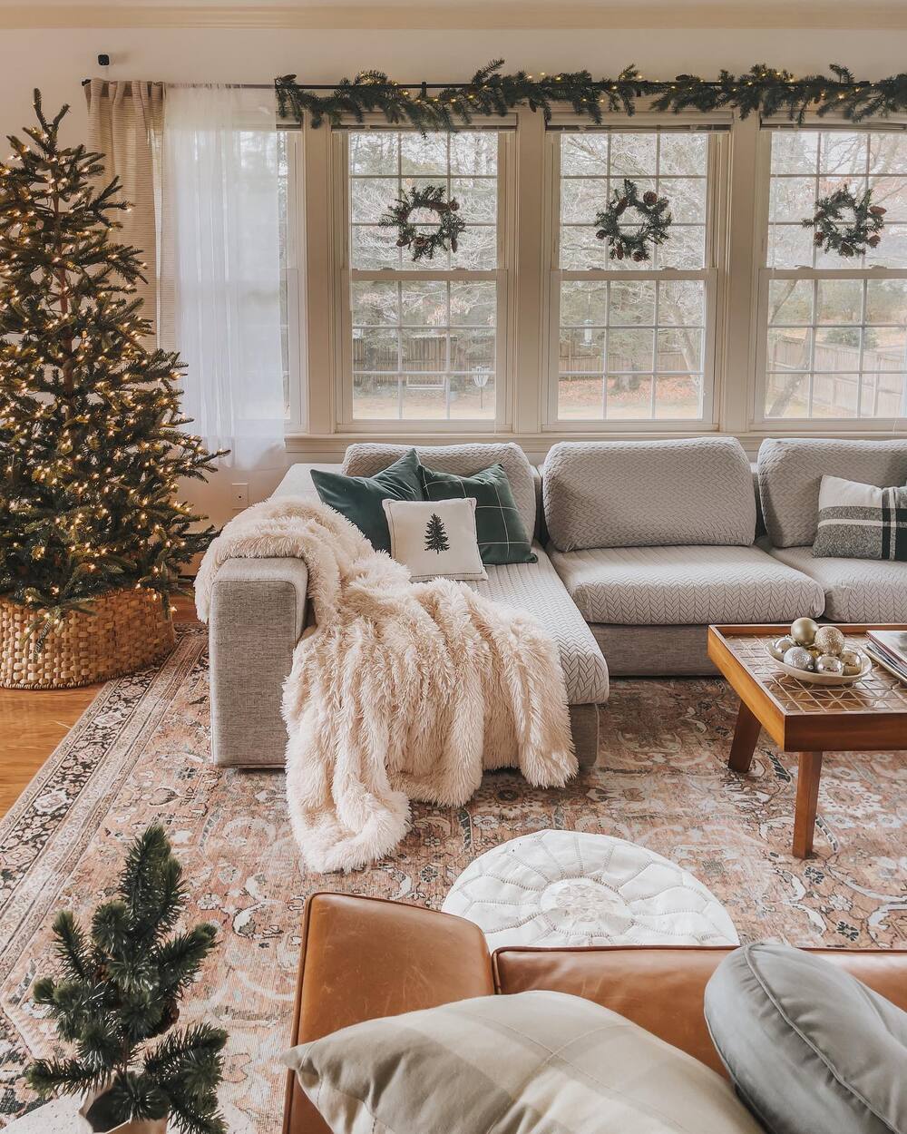 neutral holiday decor 4