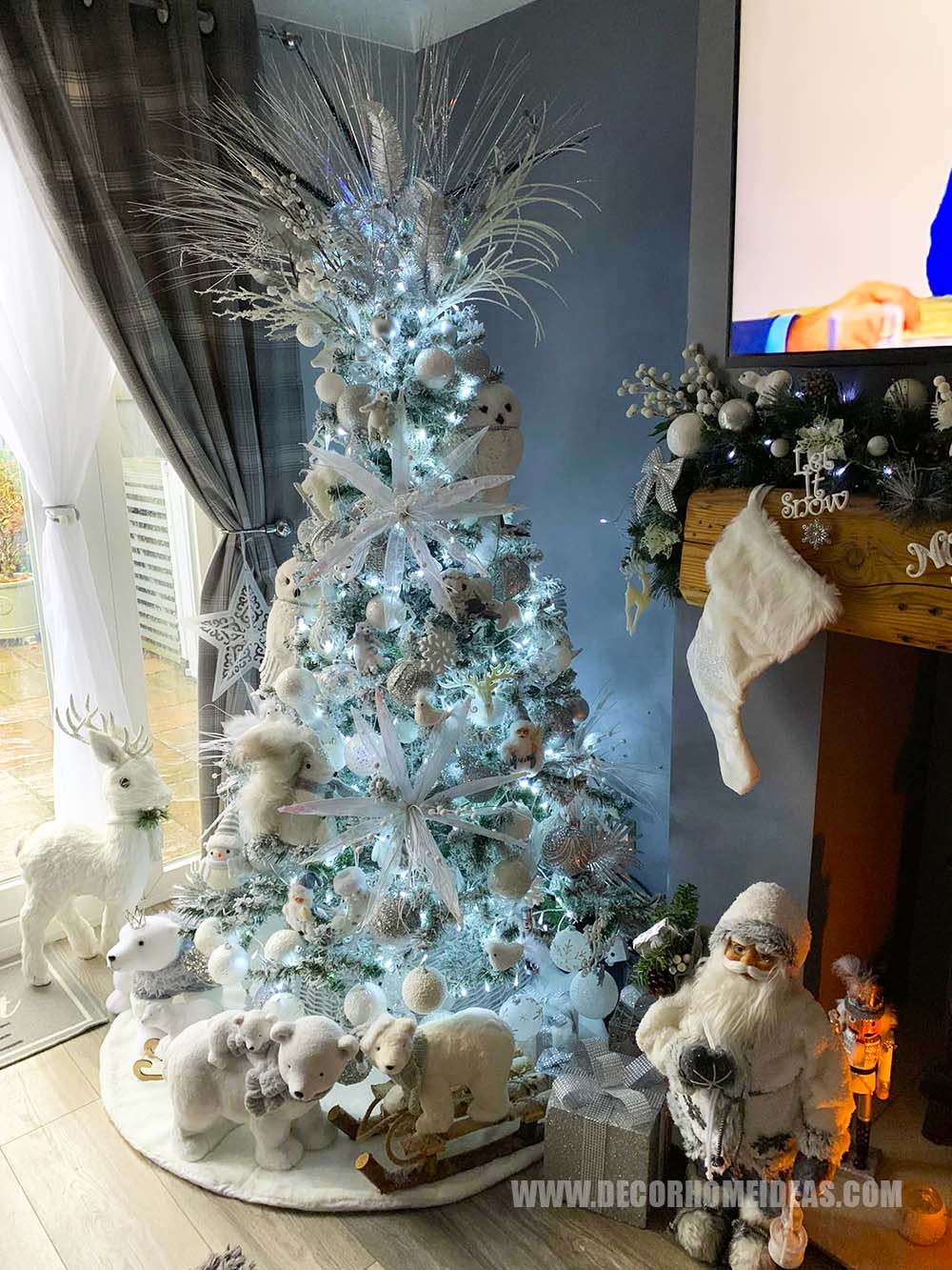 Winter Theme Christmas Tree