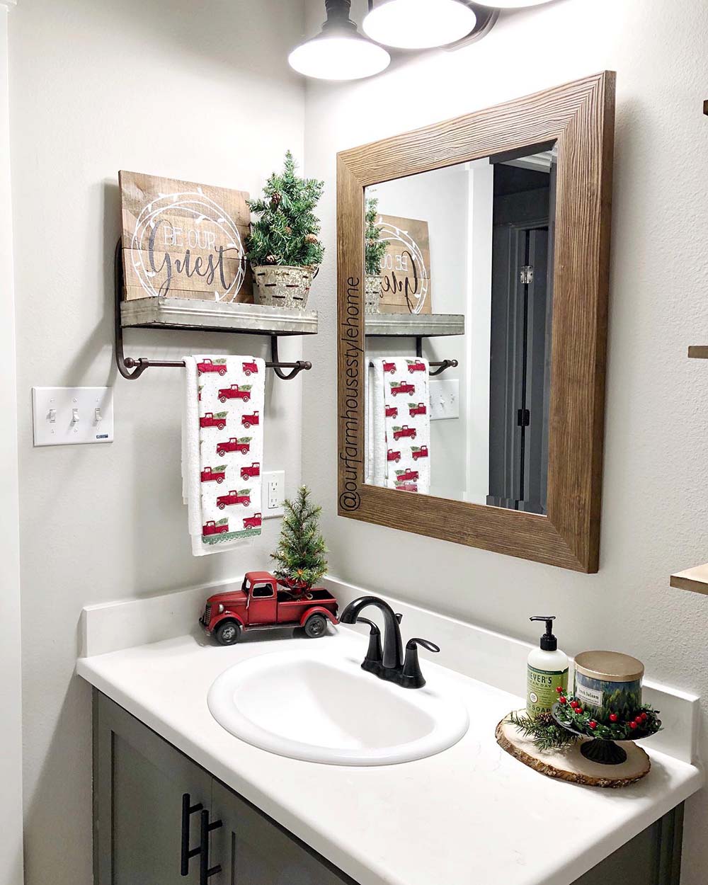 christmas bathroom