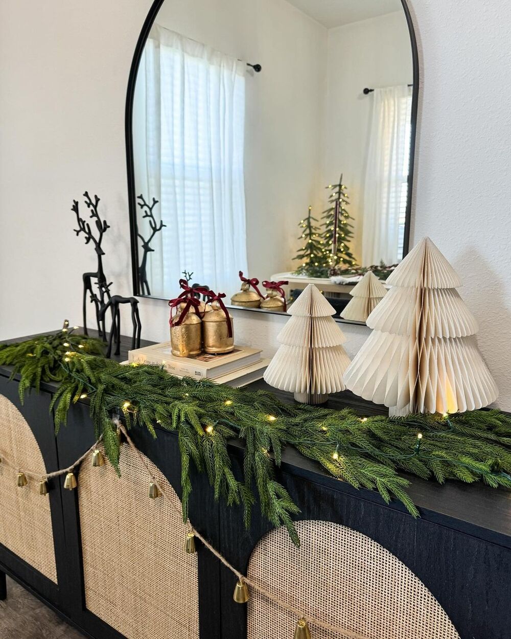 christmas entryway table decor 4