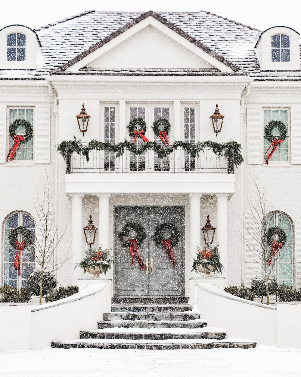 christmas lights on house exterior 4