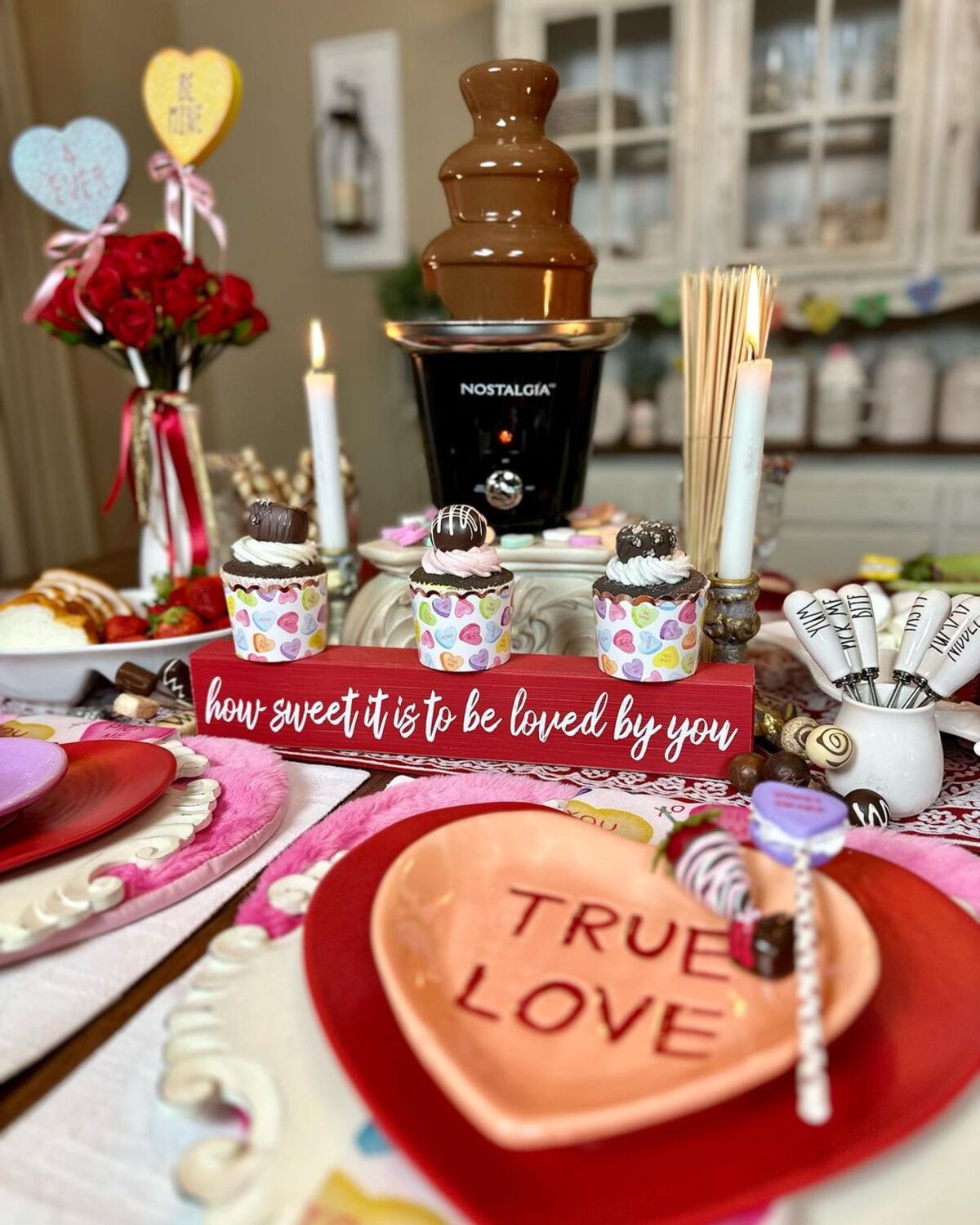 16 valentine tablescape 12