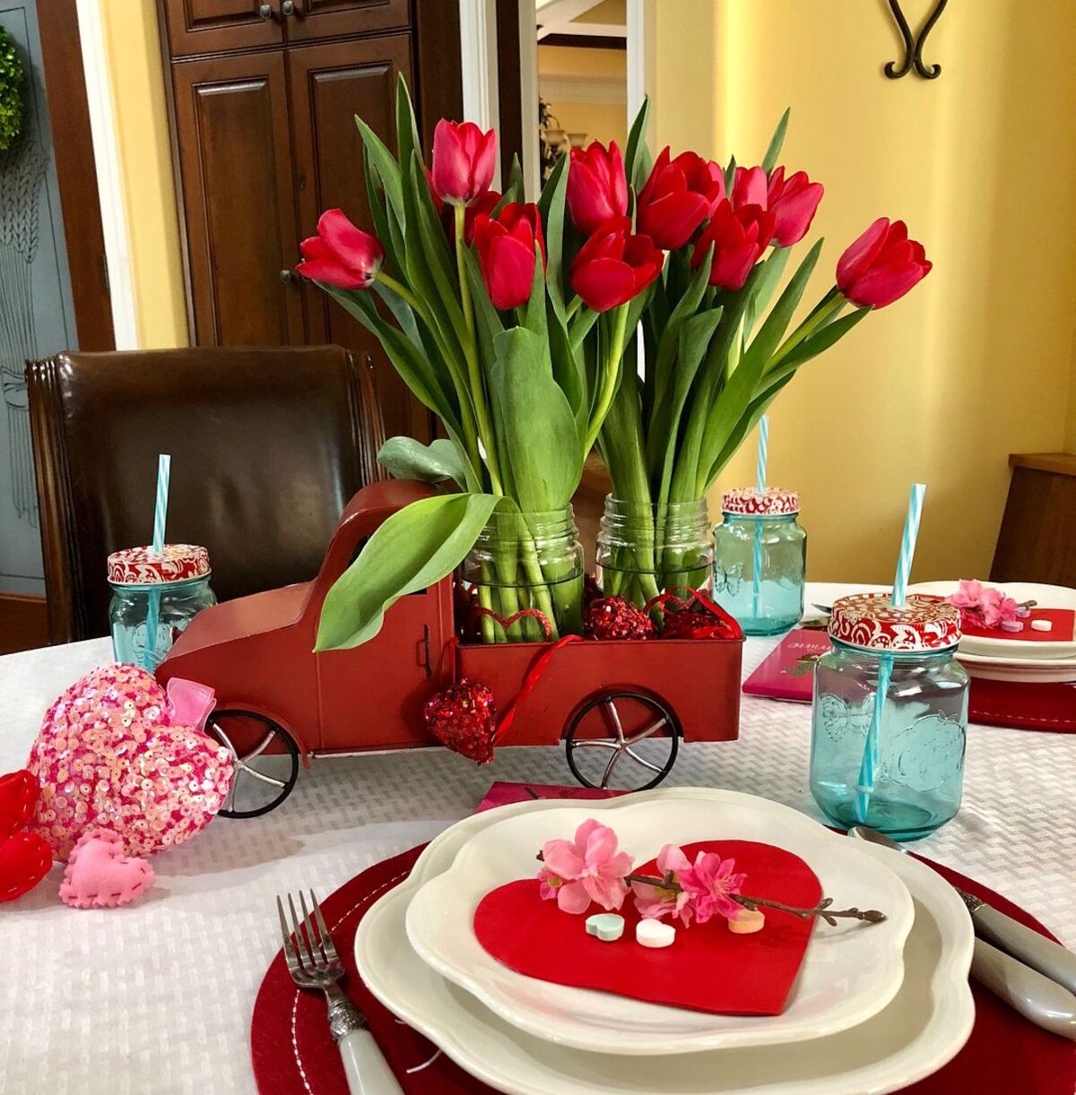 16 valentine tablescape 8