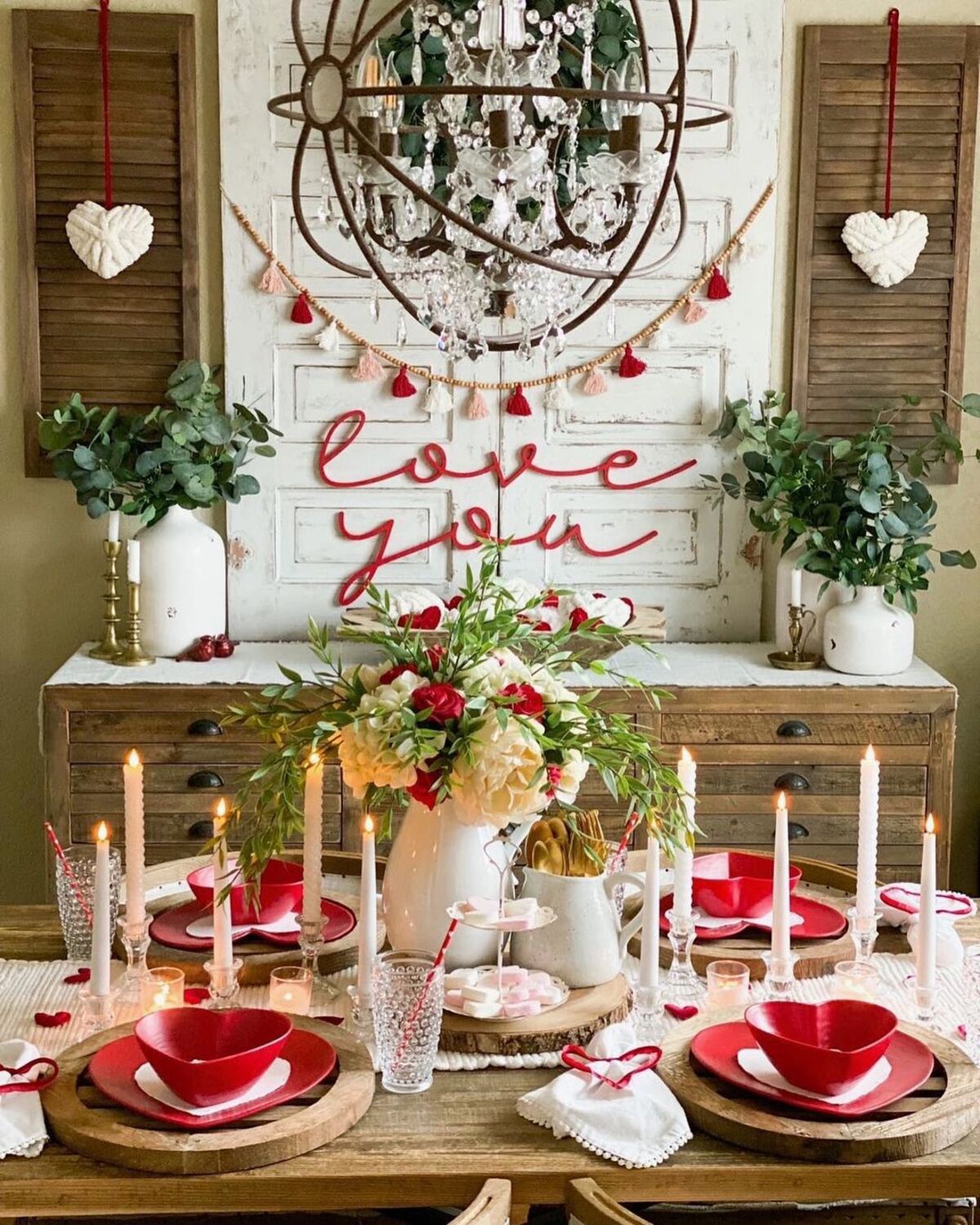 17 Romantic Table Centerpieces to Charm Your Valentine