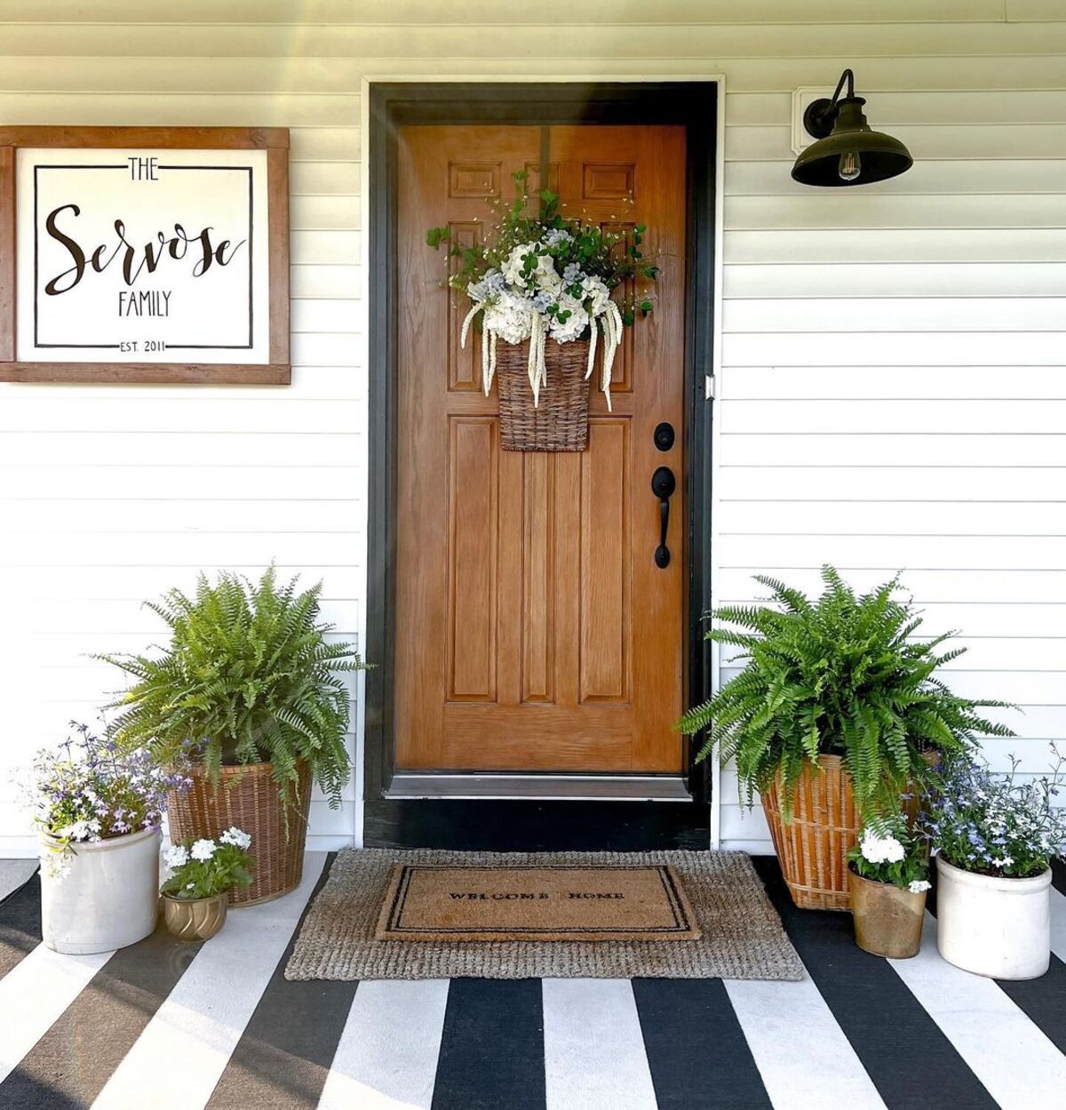 20 Stunning Front Porch Flower Pots to Enhance Your Home’s Curb Appeal
