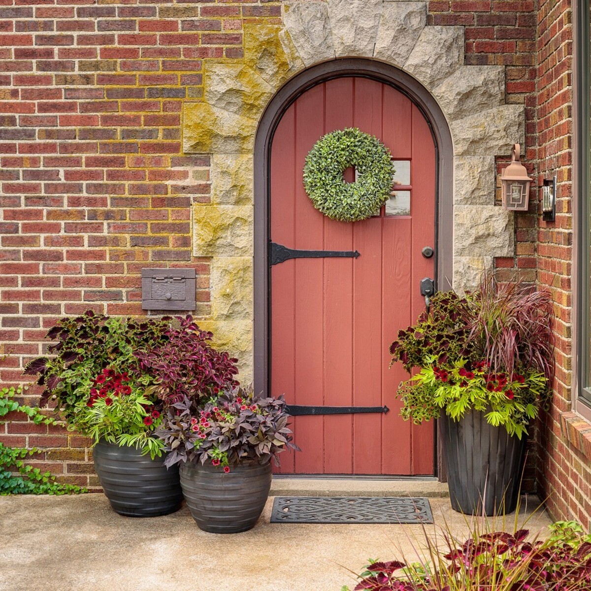 20 front porch flower pots 17