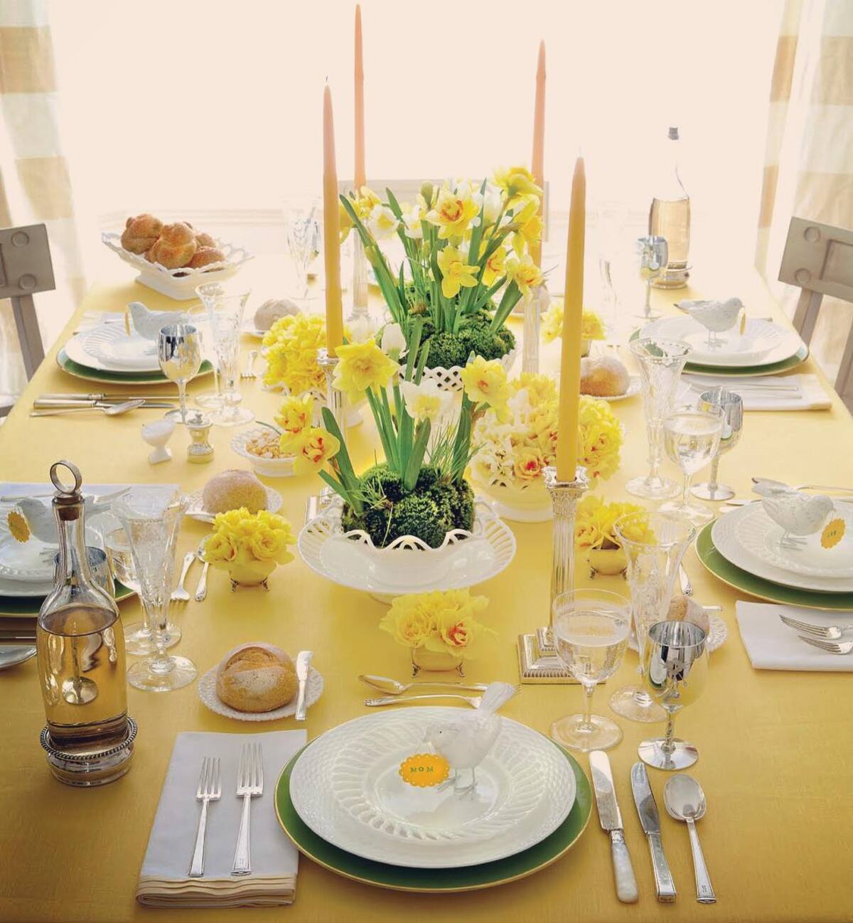 22 spring dining table decor 13