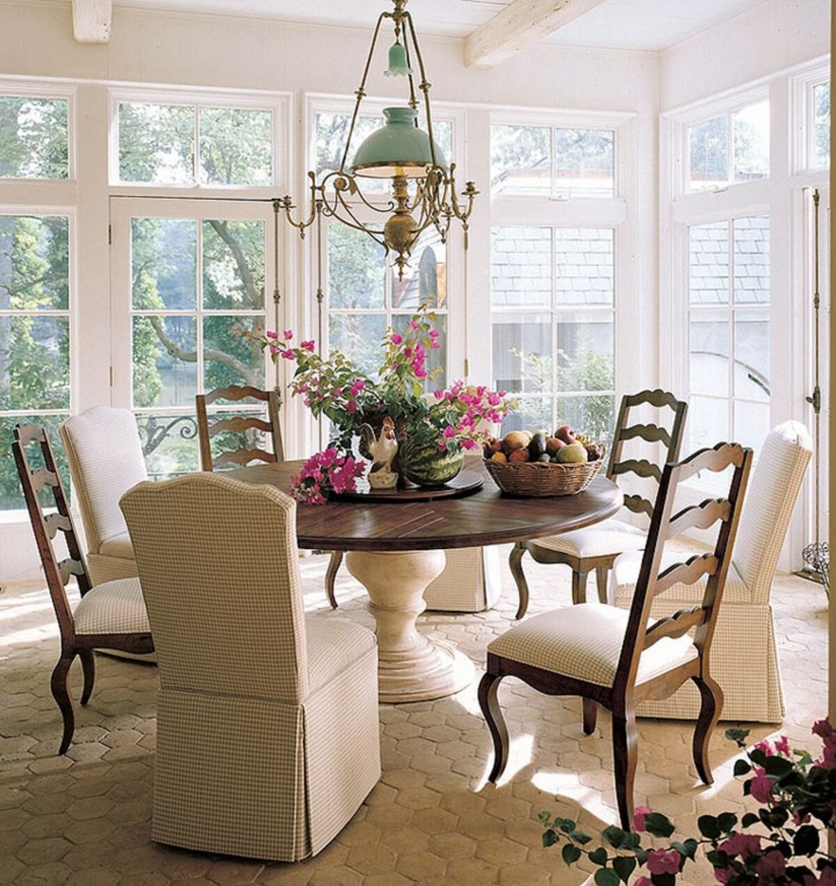 22 spring dining table decor 7