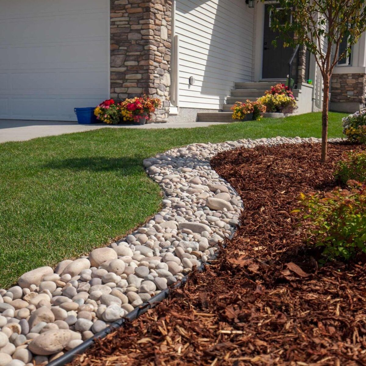 21 river rock landscaping 11