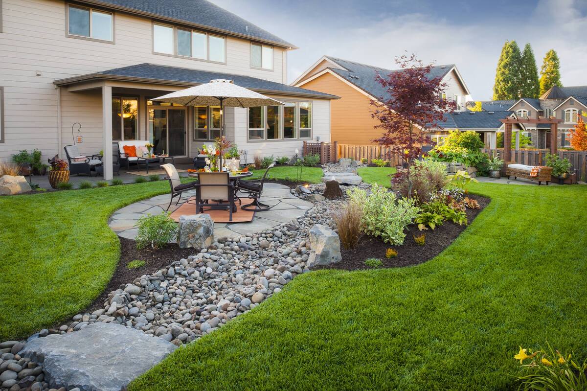 21 river rock landscaping 15