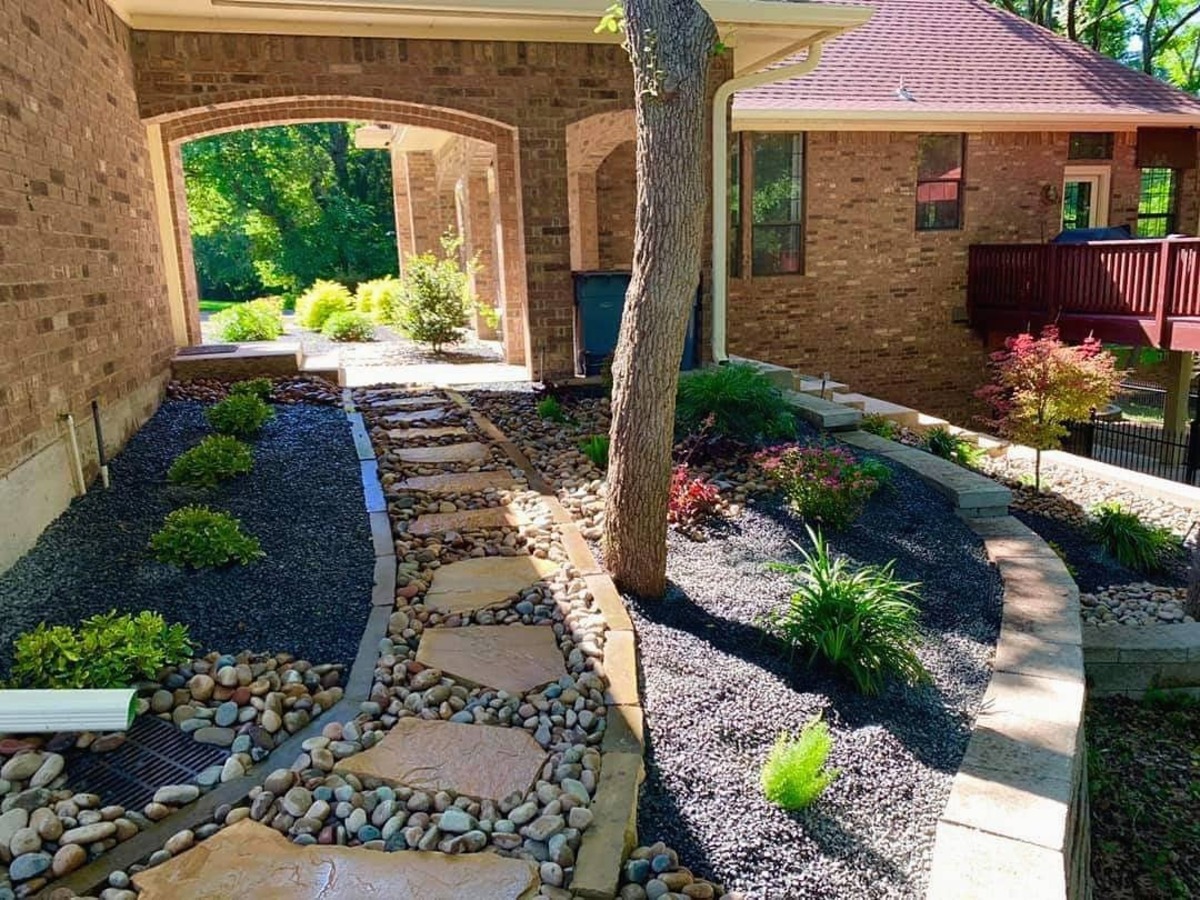 21 river rock landscaping 19