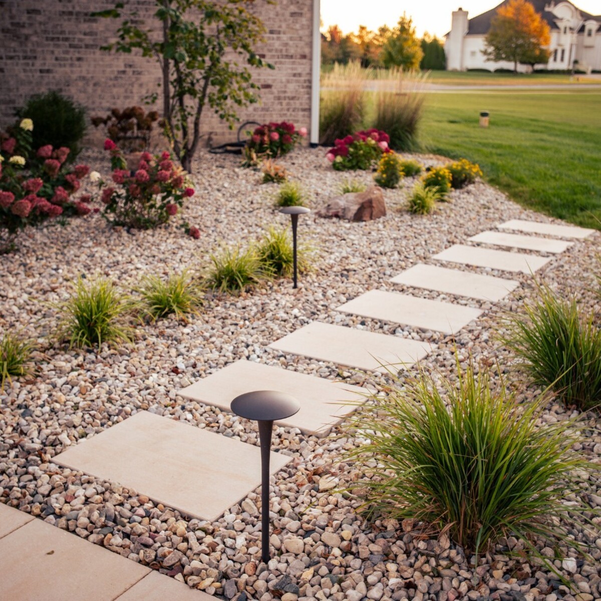 21 river rock landscaping 7