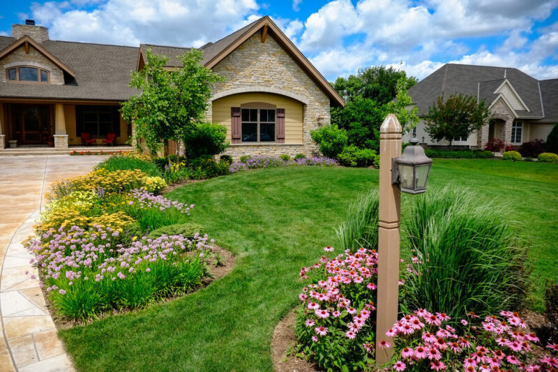 23 Stunning Front Yard Flower Bed Ideas for Curb Appeal