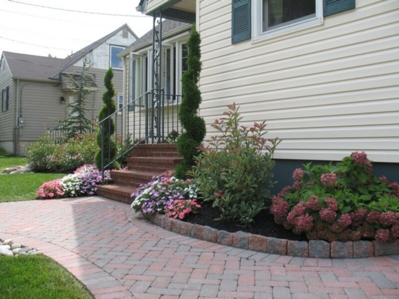 23 Stunning Front Yard Flower Bed Ideas for Curb Appeal