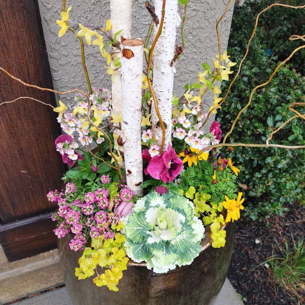 24 spring planter ideas 11