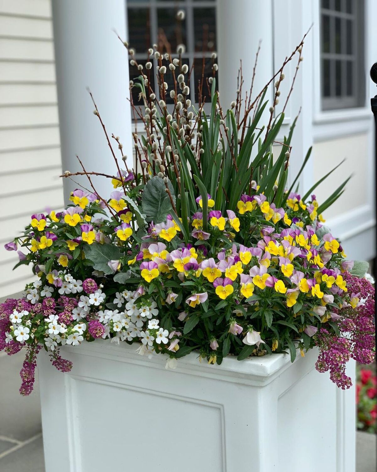 24 spring planter ideas 7