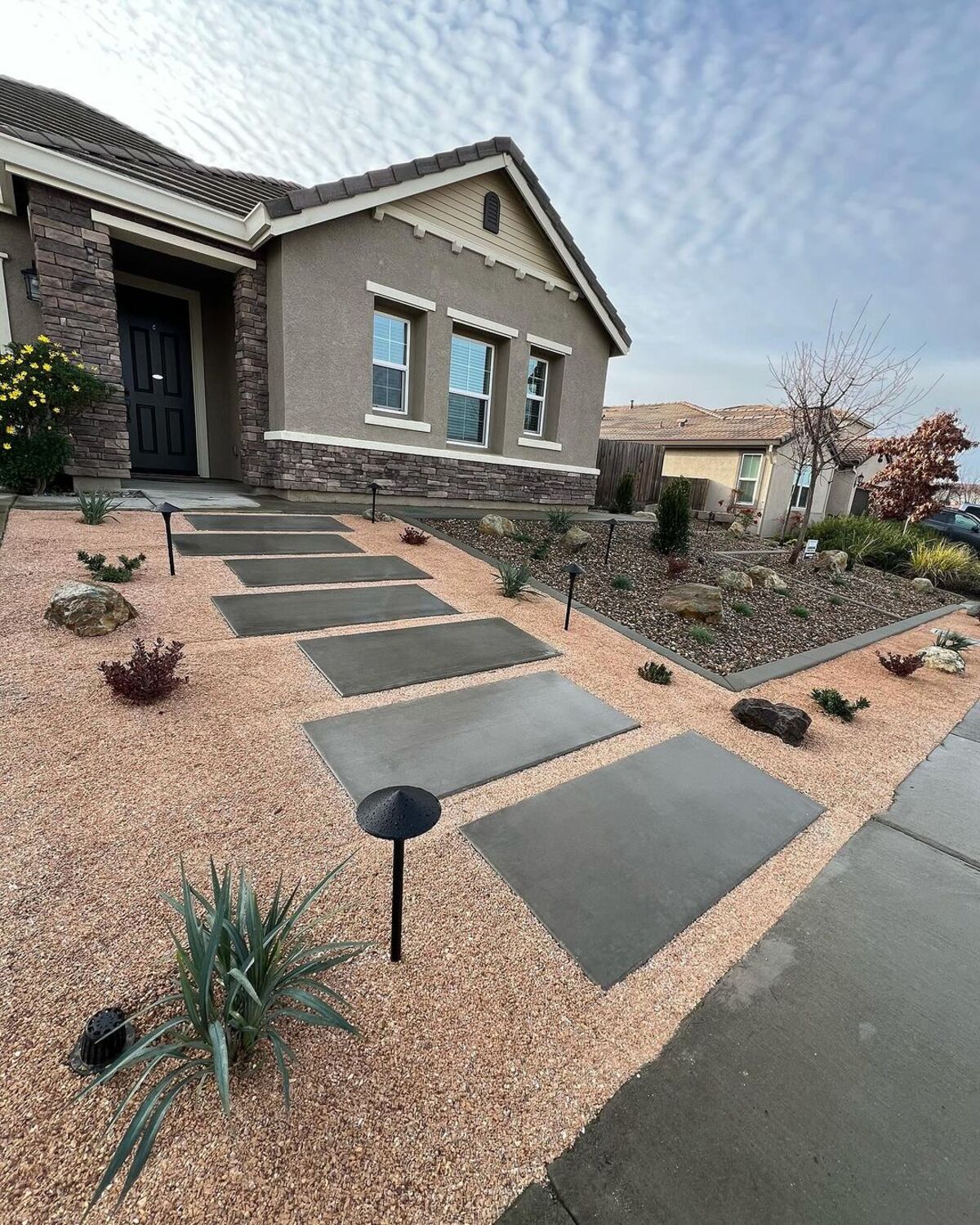 26 rock landscaping ideas front yard 17