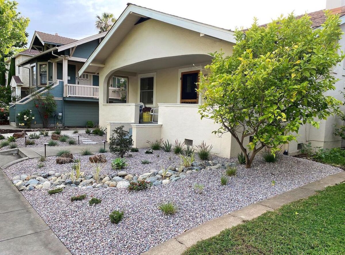 26 rock landscaping ideas front yard 18