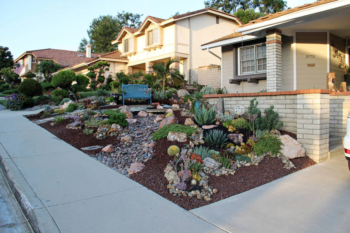 26 rock landscaping ideas front yard 9