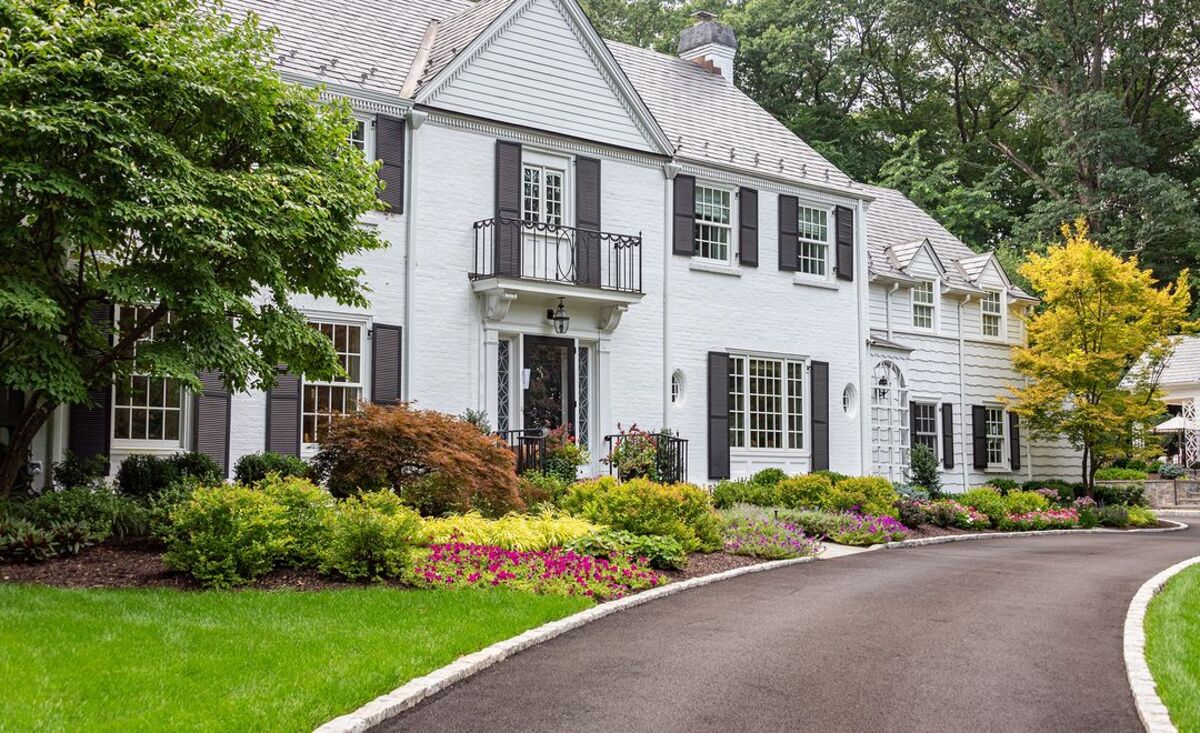 8 flower beds in front of house full sun 2