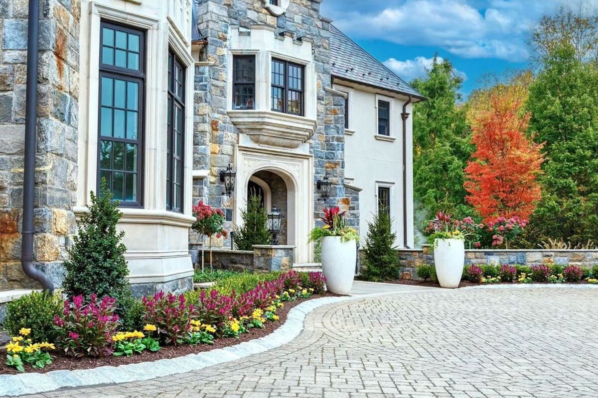 8 flower beds in front of house full sun 4