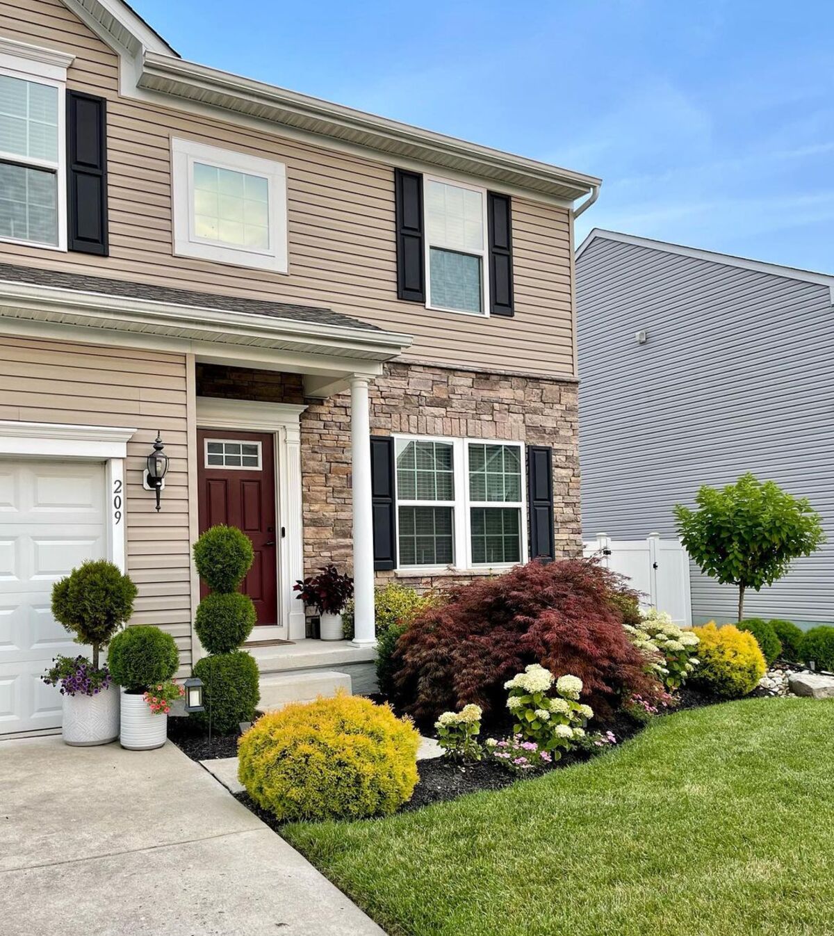 8 flower beds in front of house full sun 5