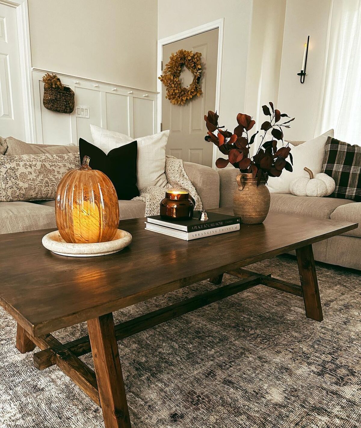 20 cozy fall living room decor ideas 1