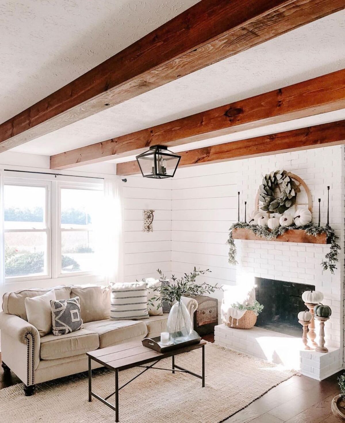 20 cozy fall living room decor ideas 10