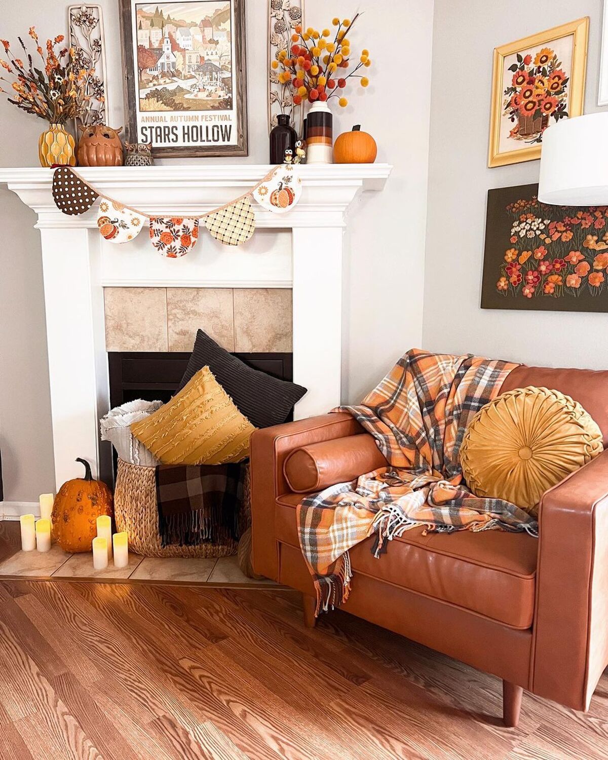 20 cozy fall living room decor ideas 11