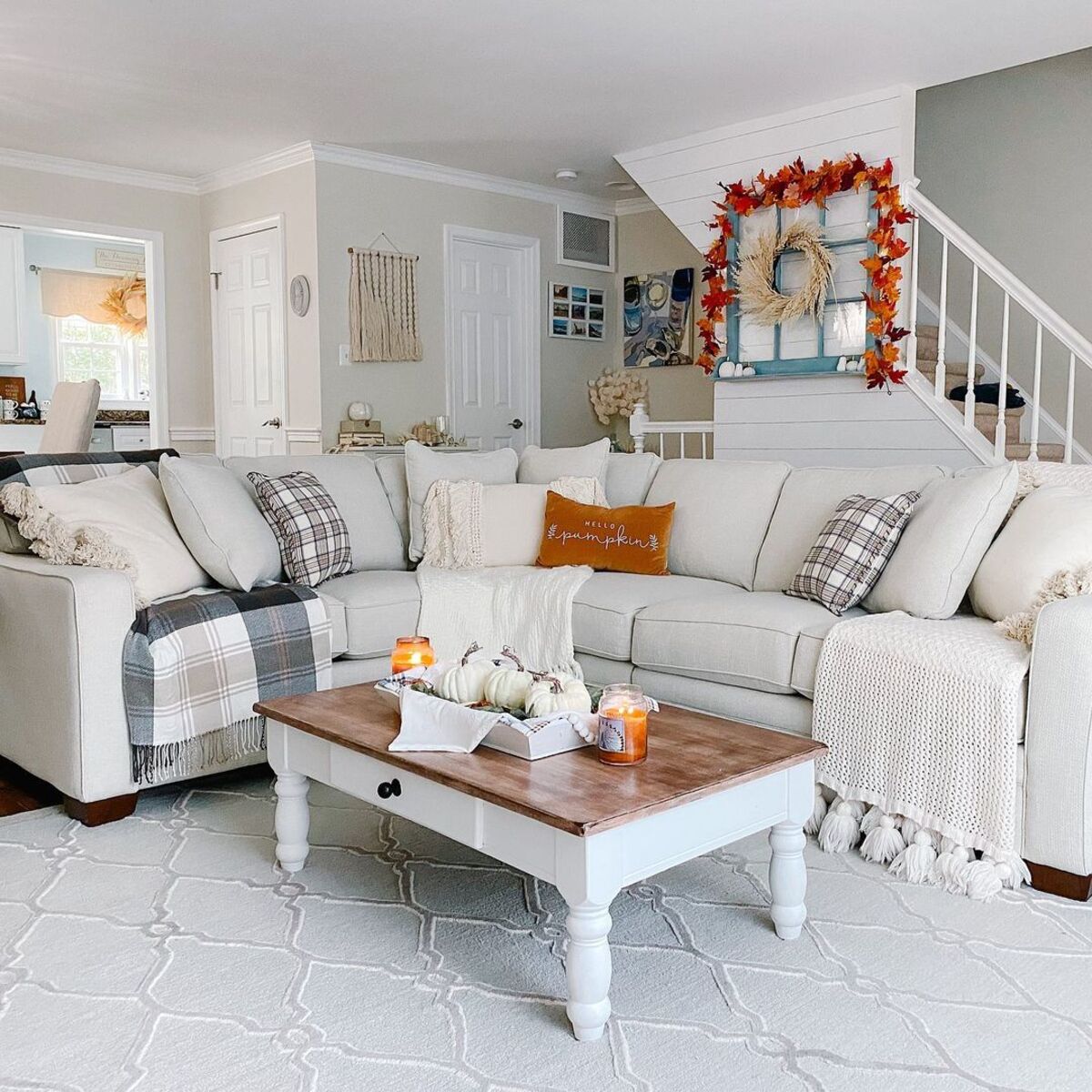 20 cozy fall living room decor ideas 19