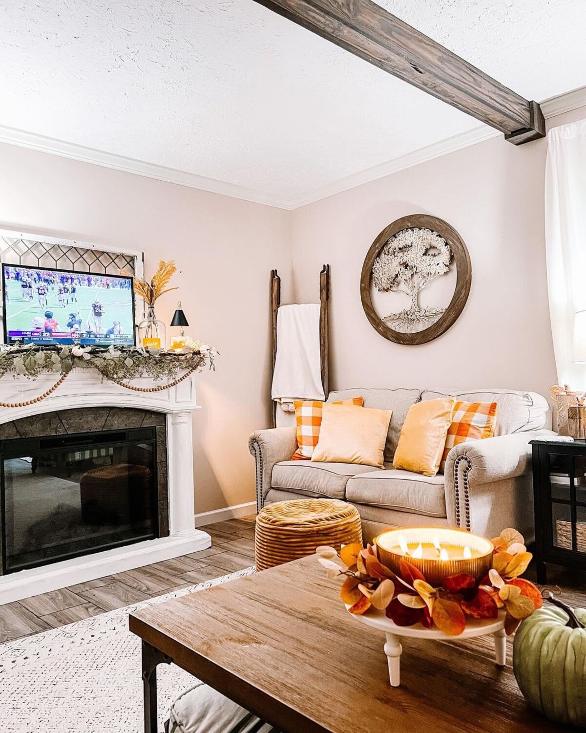 20 cozy fall living room decor ideas 2
