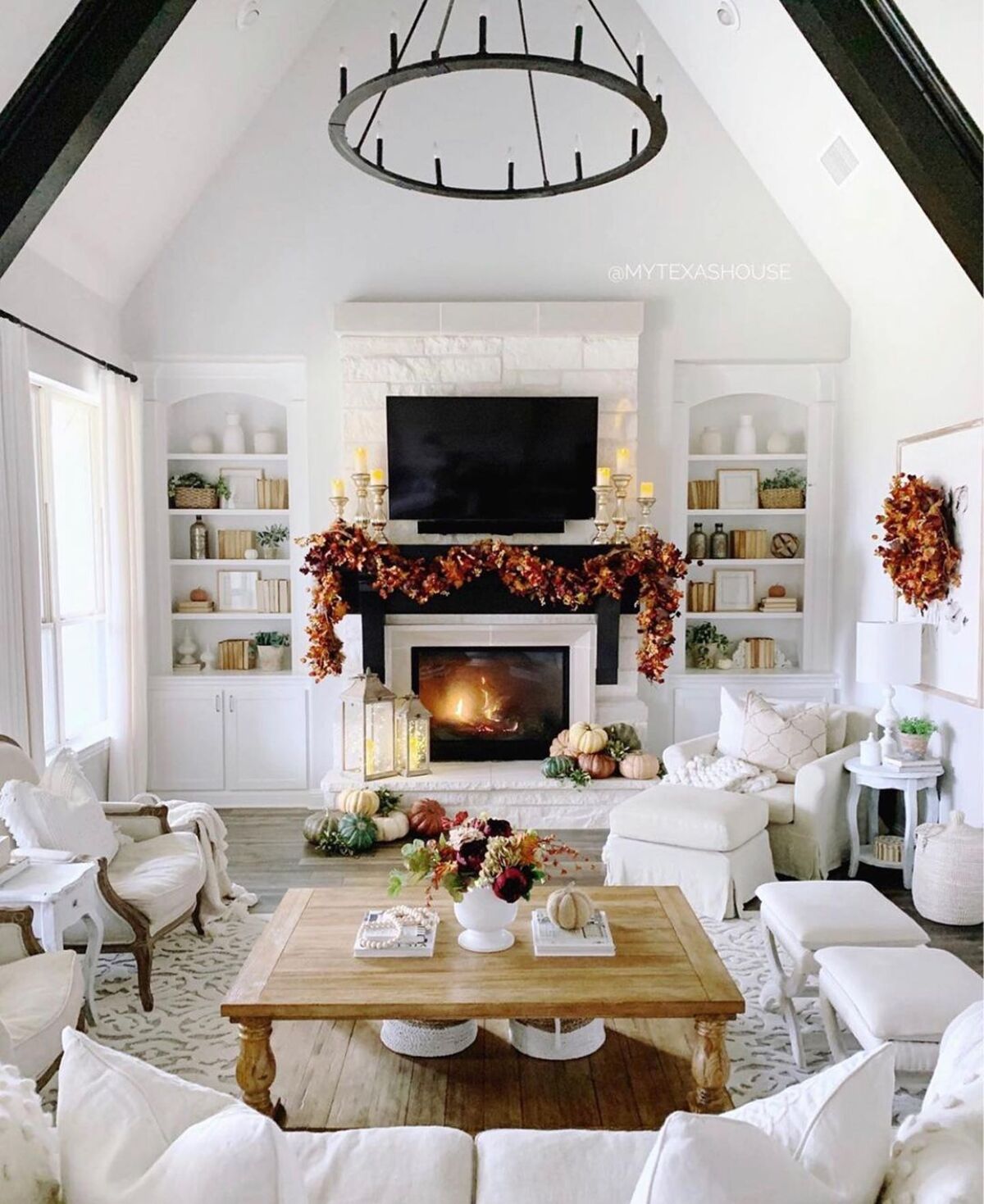 20 cozy fall living room decor ideas 6