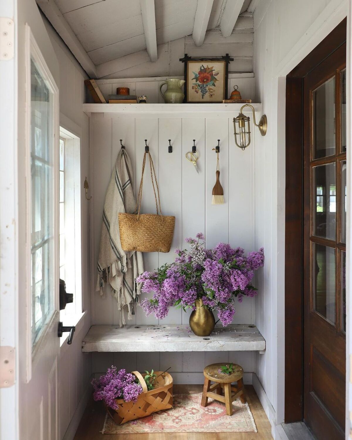 ideas for a stylish and functional mudroom in fall 1