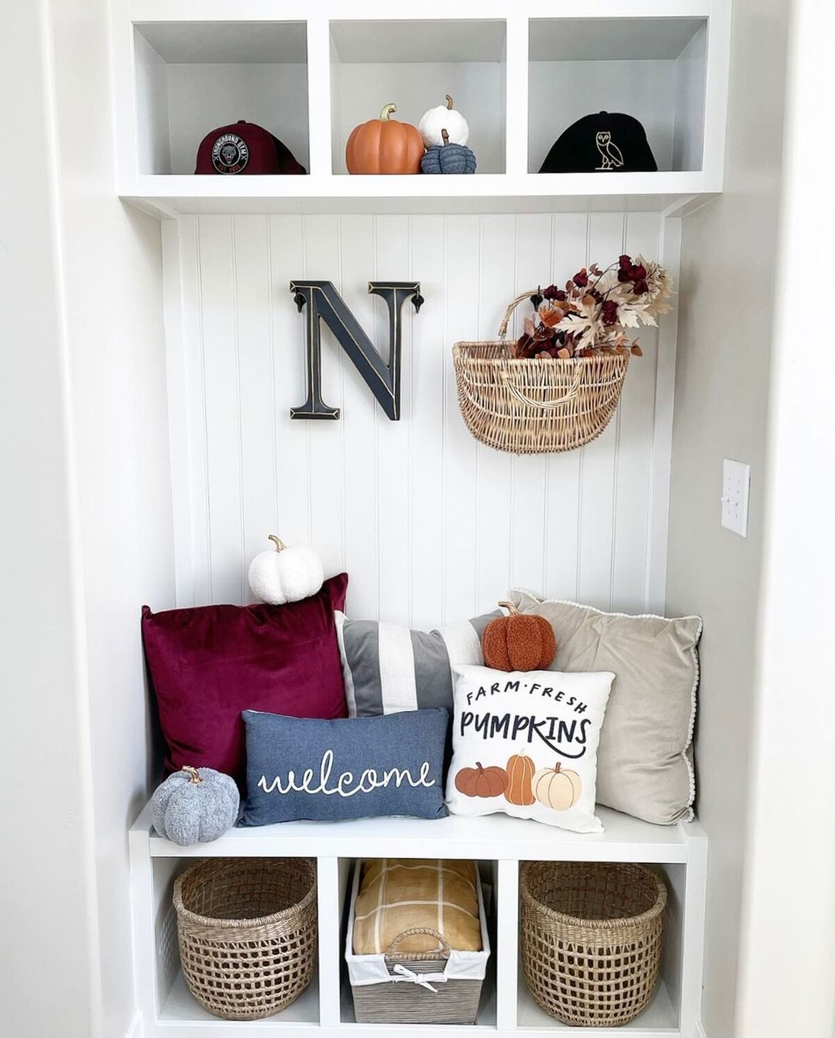 ideas for a stylish and functional mudroom in fall 10