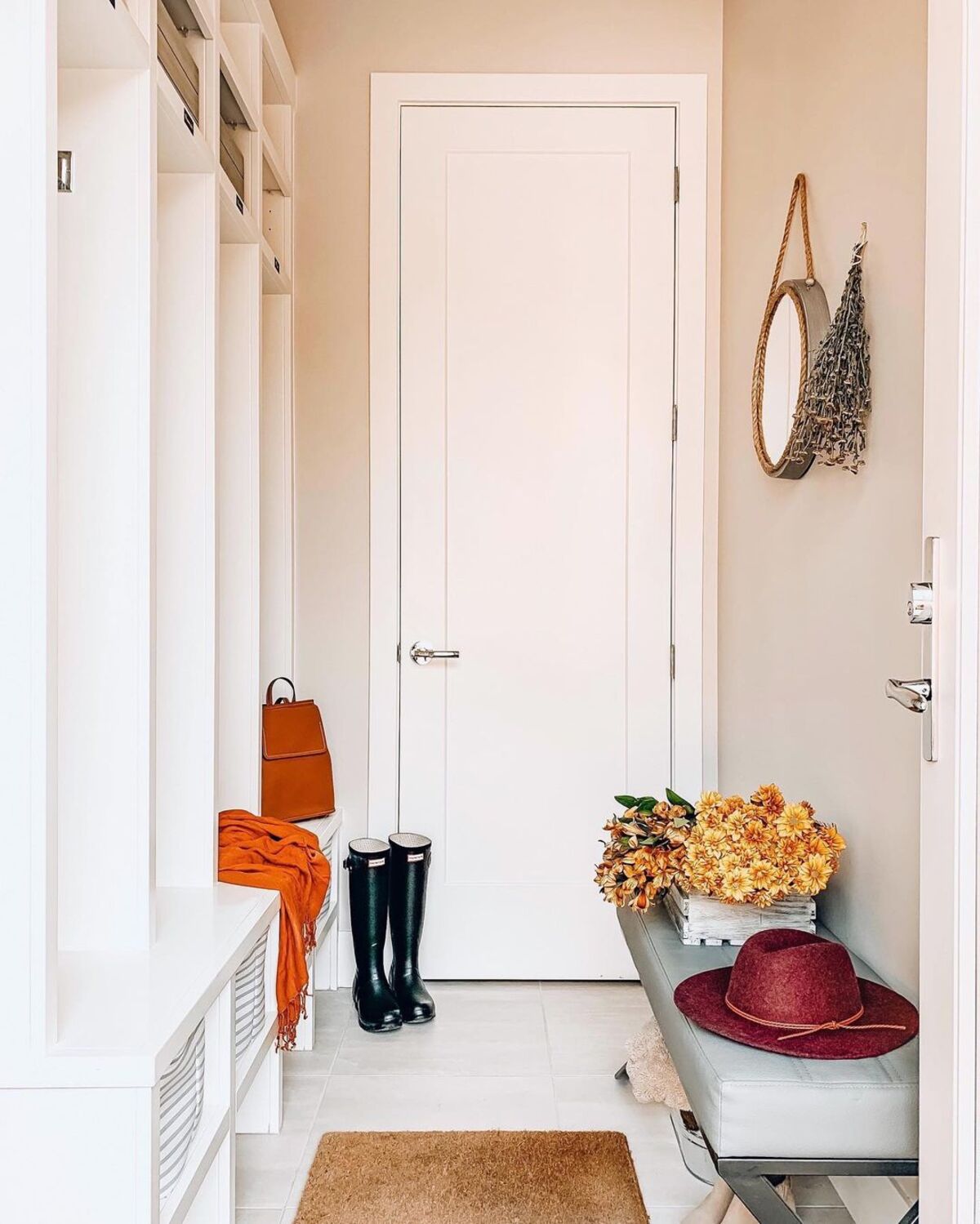 ideas for a stylish and functional mudroom in fall 11