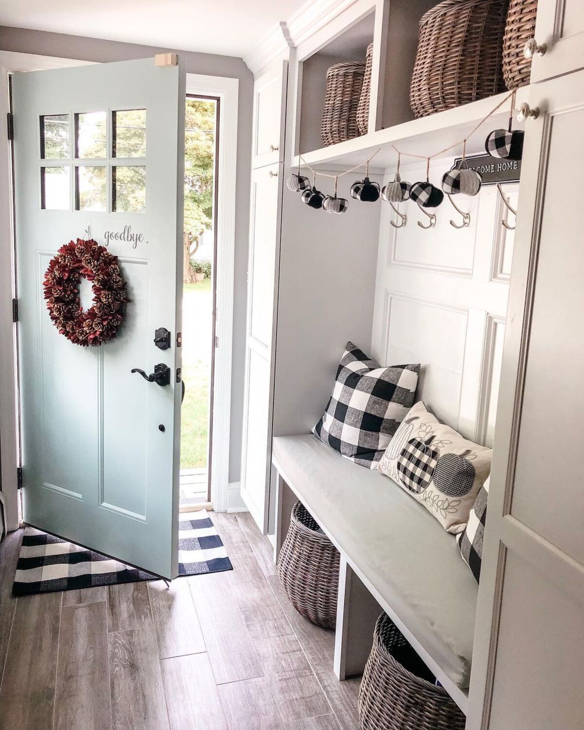 ideas for a stylish and functional mudroom in fall 12